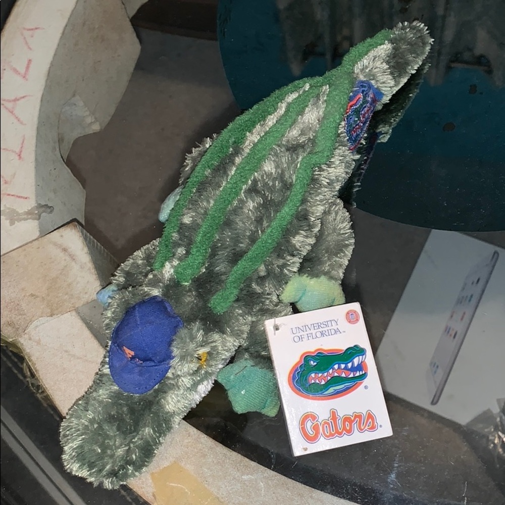 Chomp chomp!!  Albert Mini Flopsie!!  Go Gators!!